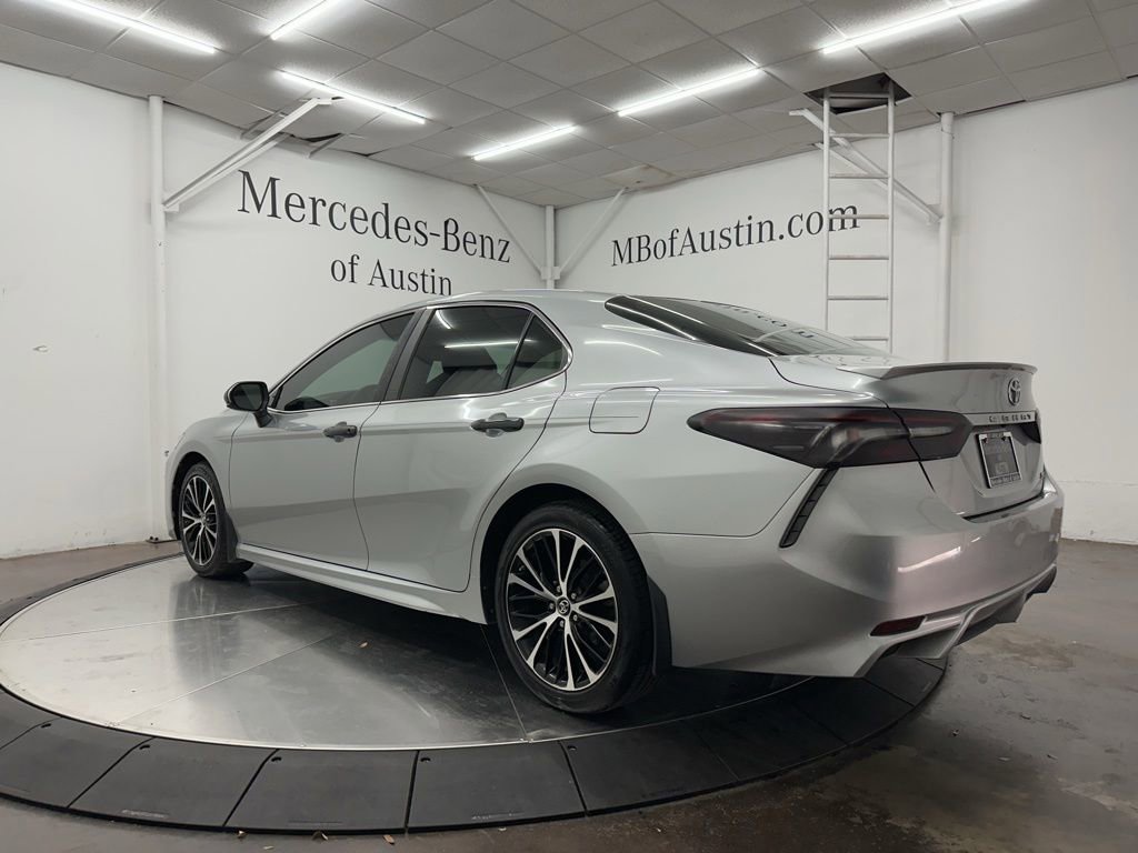 Used 2018 Toyota Camry SE FWD image 5