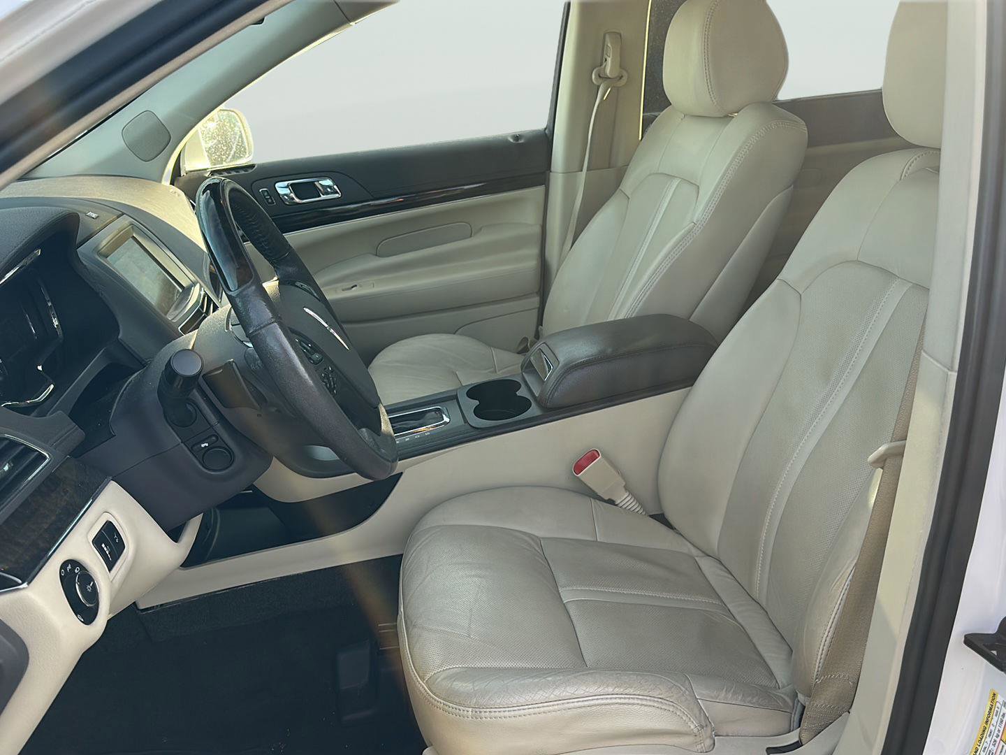 Used 2019 Lincoln MKT AWD image 9