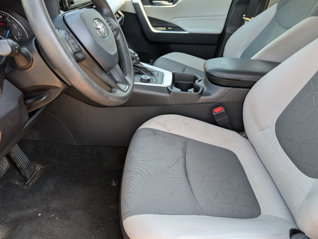 Used 2021 Toyota RAV4 XLE image 9