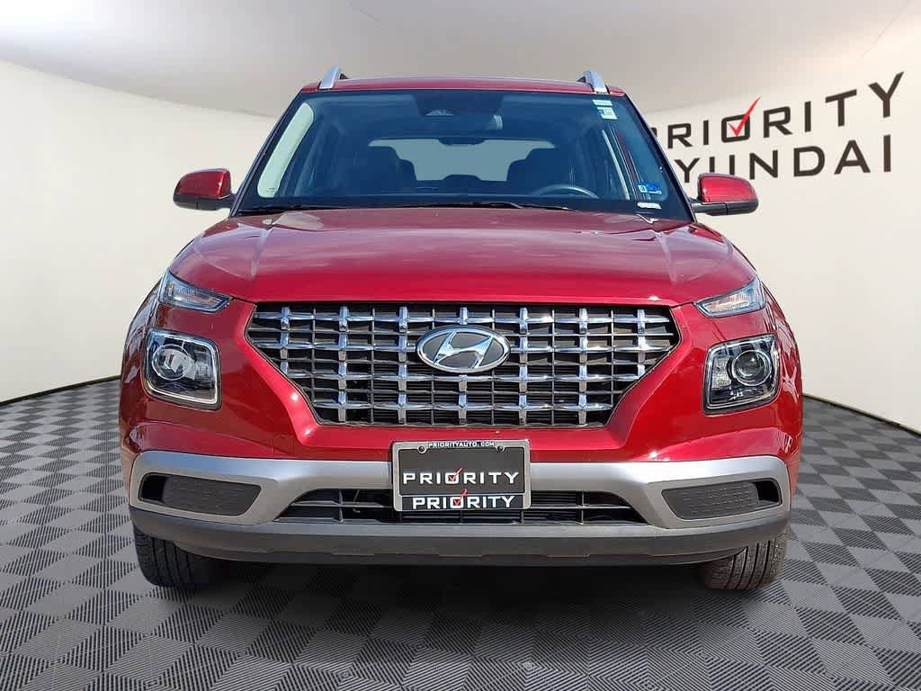 Certified 2025 Hyundai Venue SEL FWD image 2