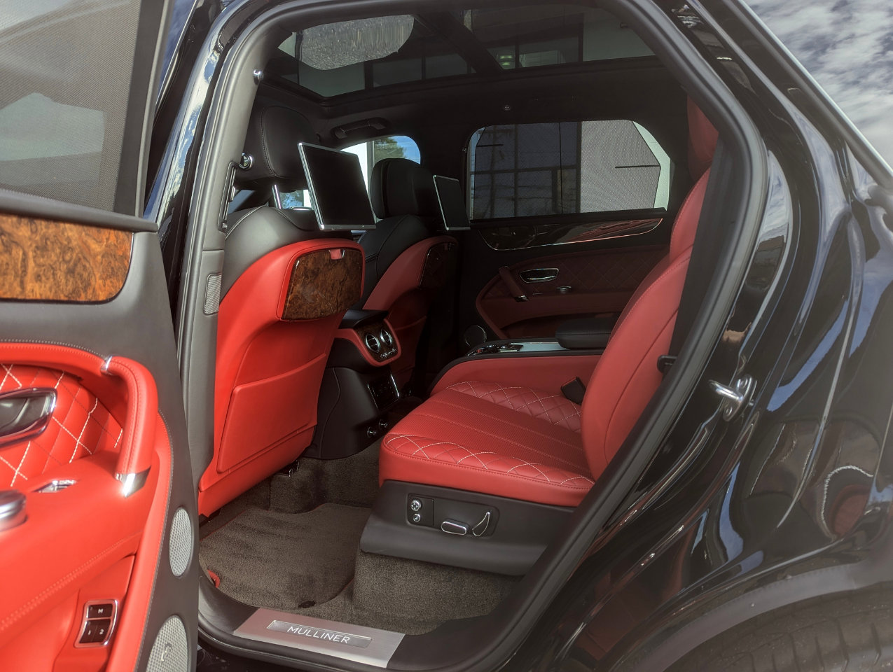 Used 2018 Bentley Bentayga Mulliner image 43