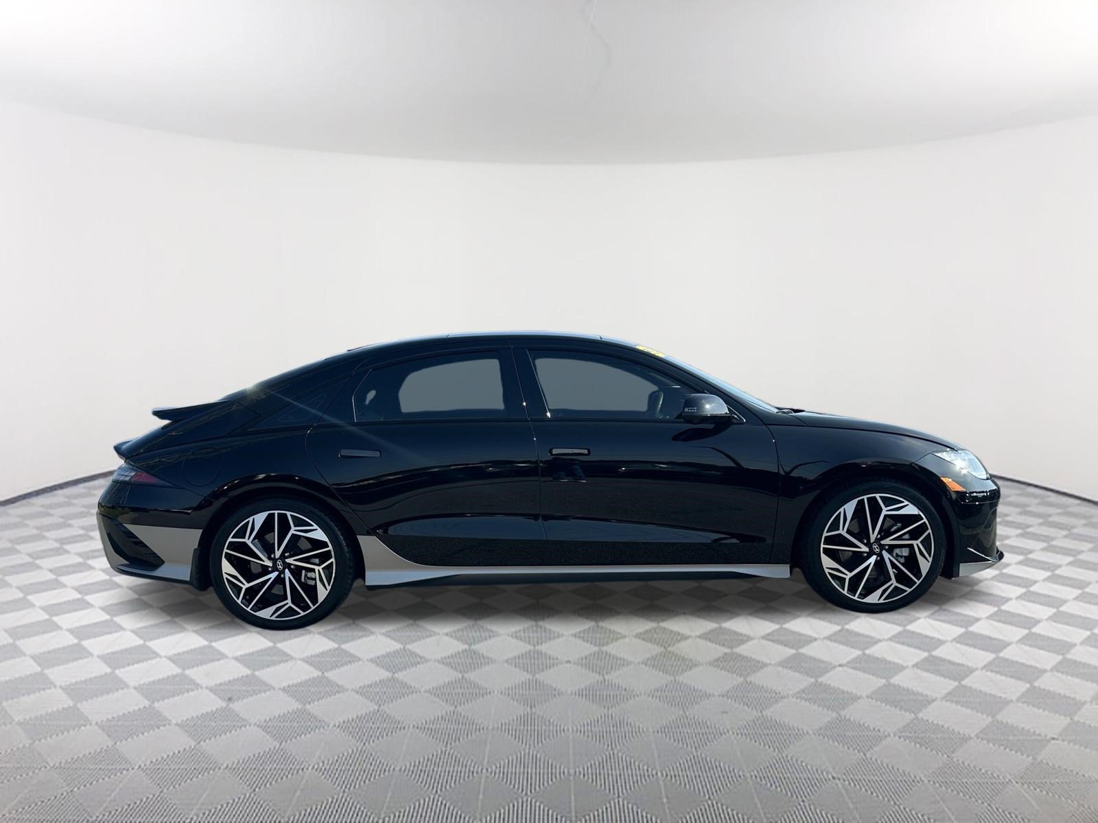 Used 2023 Hyundai Ioniq 6 Limited RWD image 4