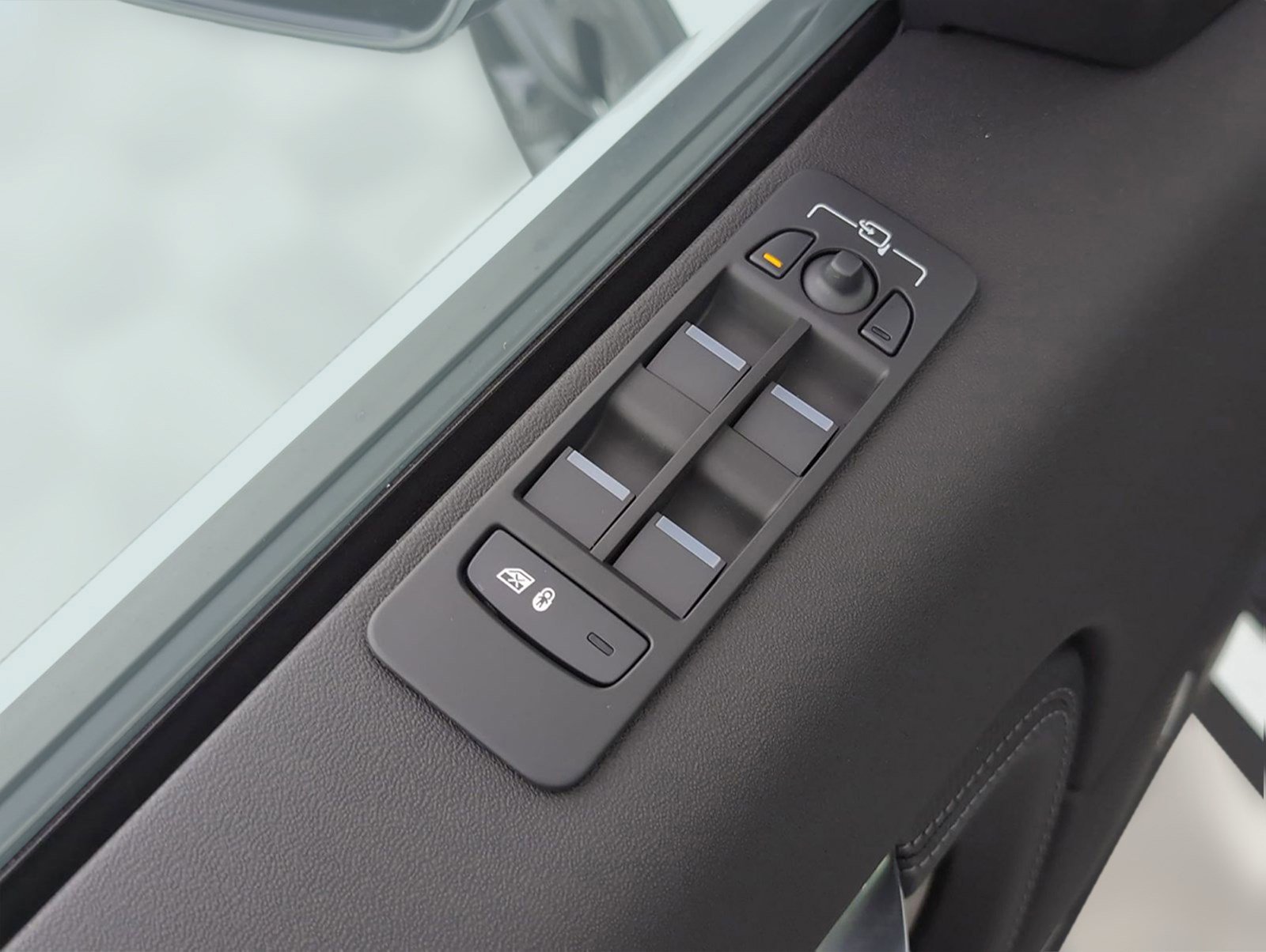 New 2025 Land Rover Discovery Sport Dynamic SE AWD/4WD image 21