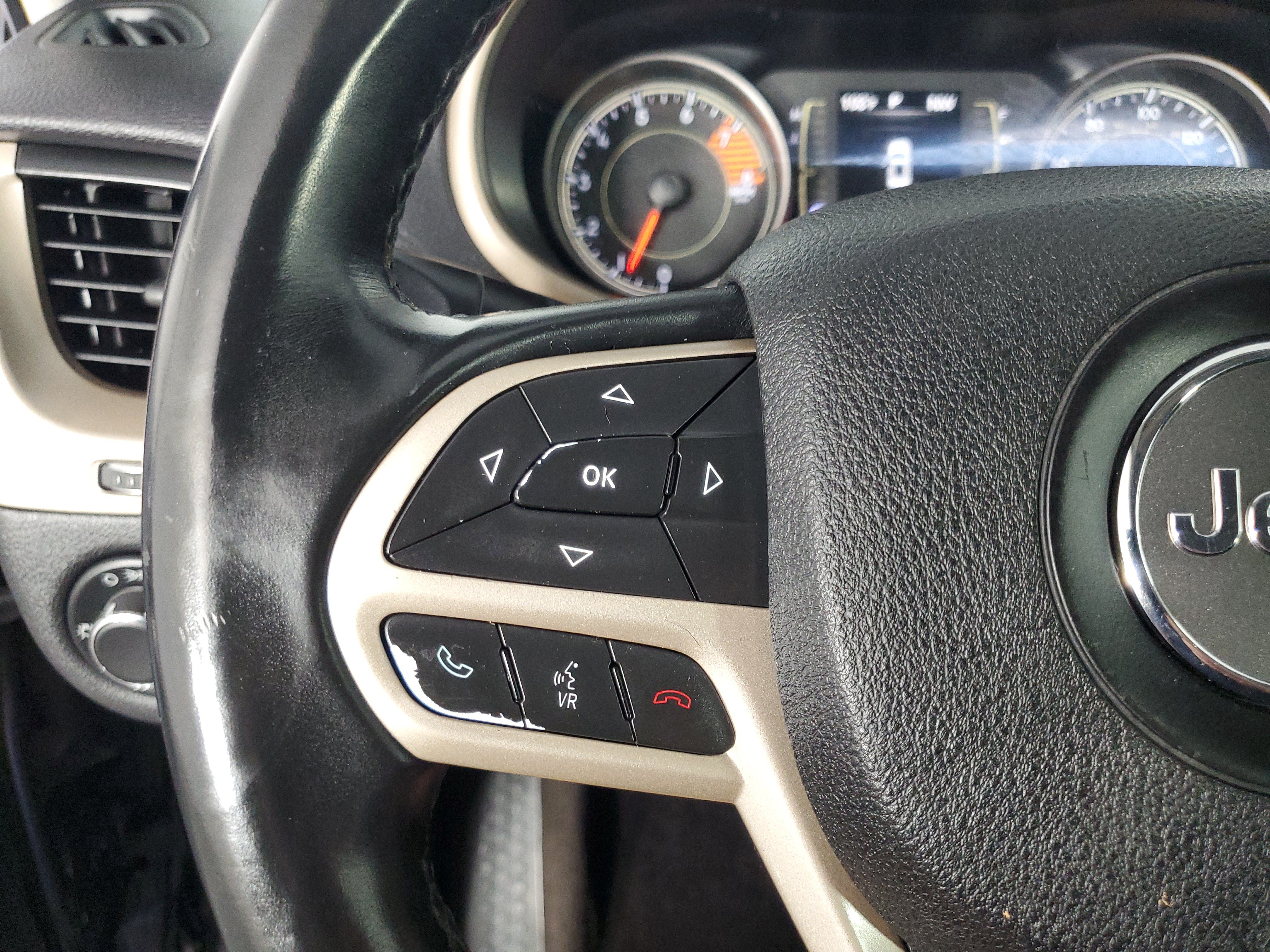 Used 2017 Jeep Cherokee Sport FWD image 23