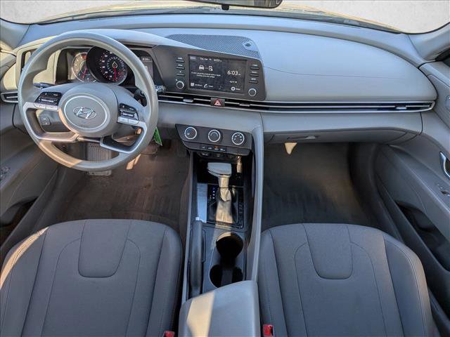 Used 2021 Hyundai Elantra SE image 12