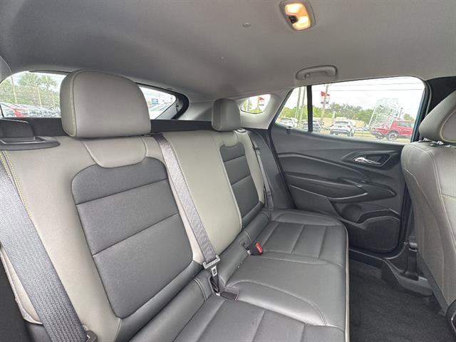 Used 2025 Chevrolet Trax ACTIV w/ Driver Confidence Package image 10
