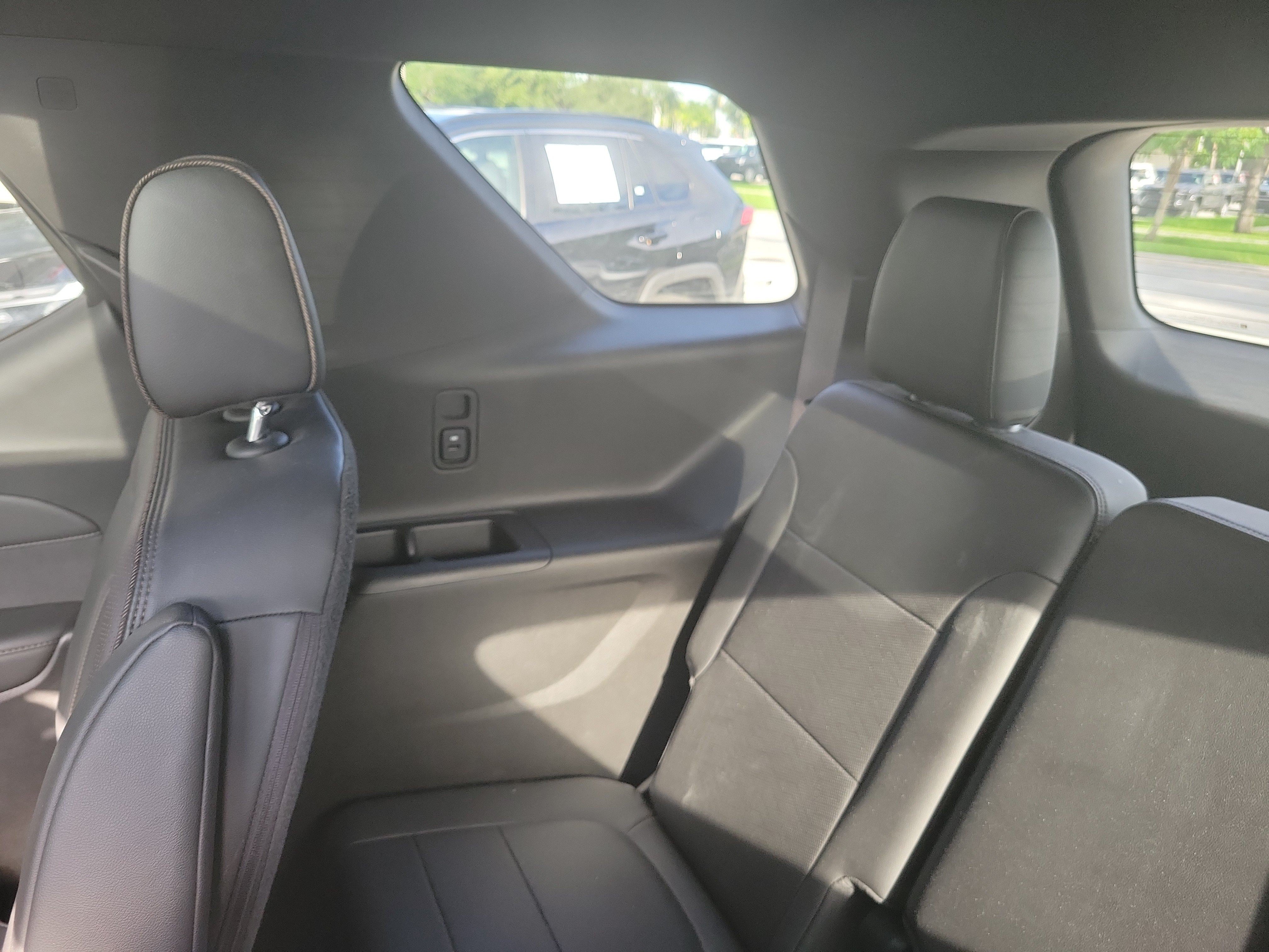 Used 2023 Chevrolet Traverse High Country FWD image 15