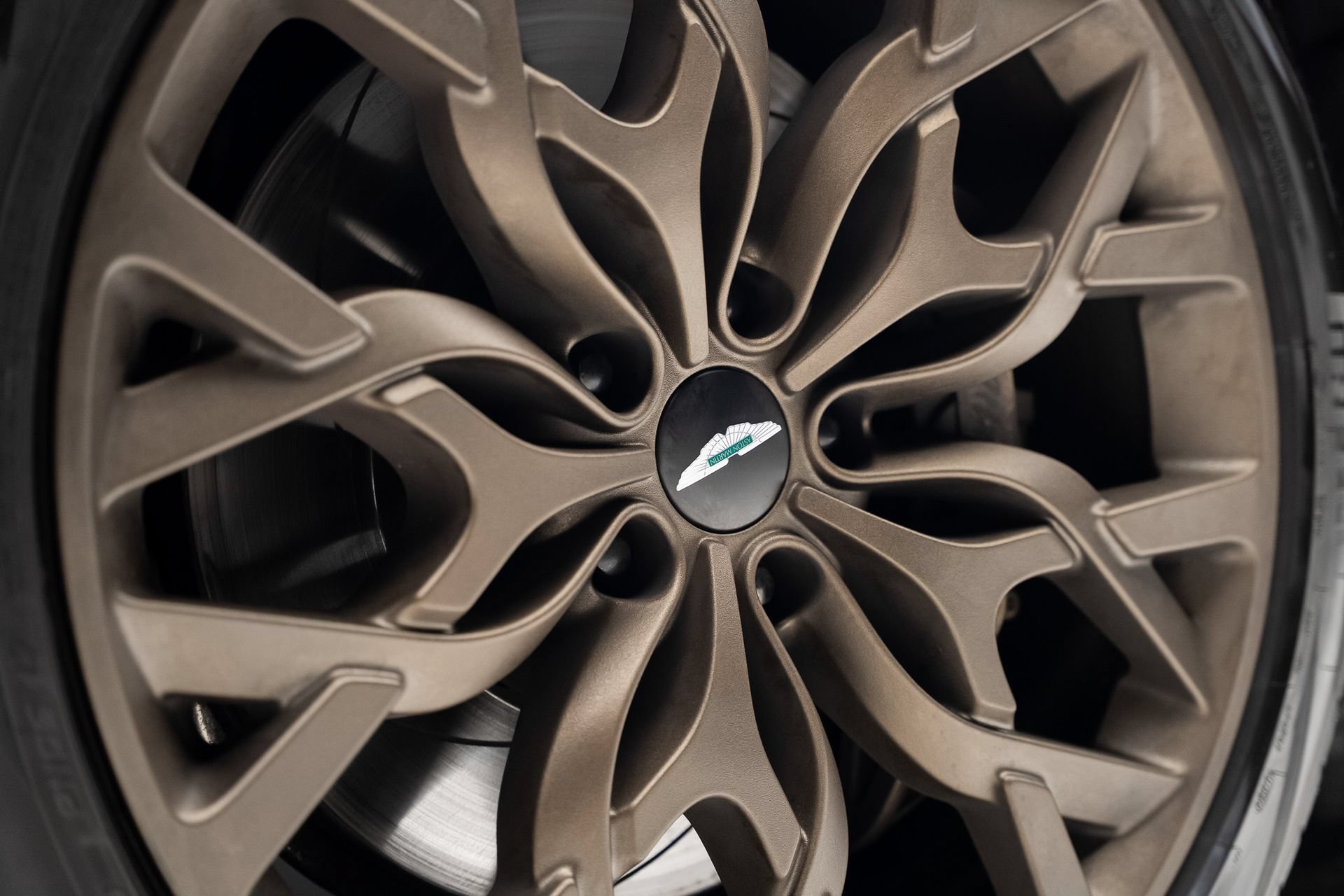 Used 2023 Aston Martin DBX AWD/4WD image 22