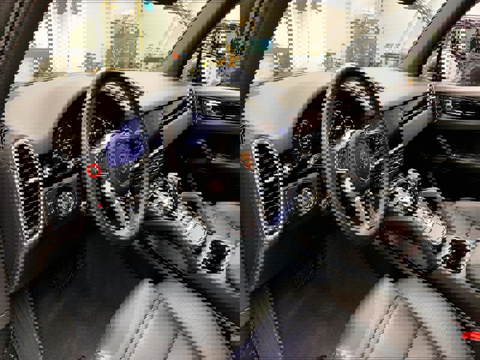 Used 2023 Porsche Cayenne image 4