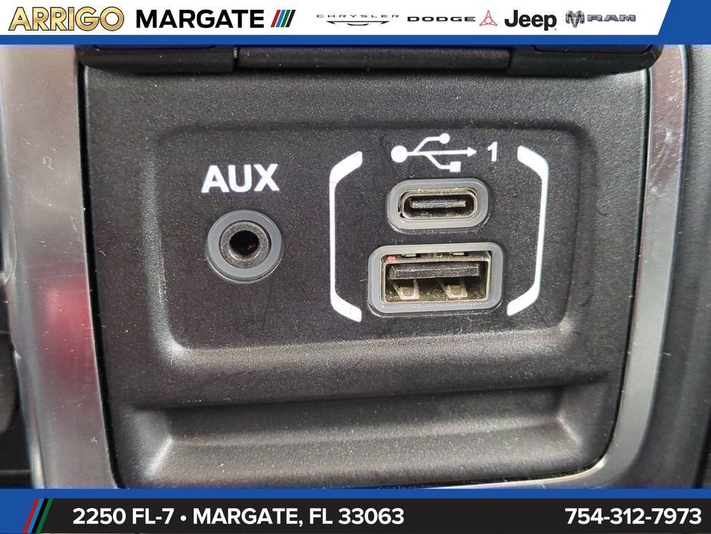 Used 2025 Jeep Wrangler Unlimited Sahara AWD/4WD image 22