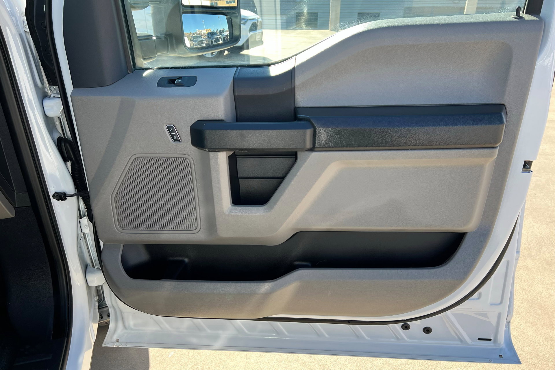 Used 2022 Ford F250 XL w/ Power Equipment Group image 14