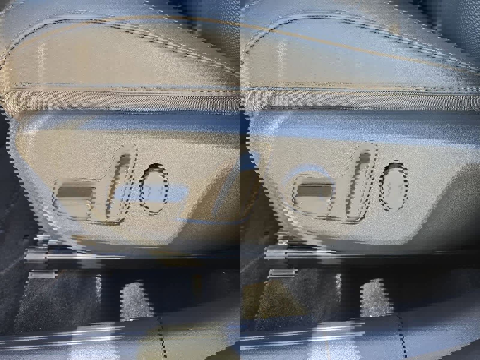 Used 2023 Kia Niro EX image 11