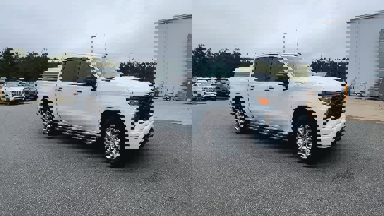 Used 2024 Chevrolet Silverado 1500 Custom image 2