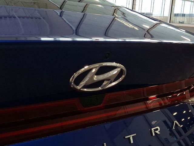 Used 2023 Hyundai Elantra Limited w/ Preferred Accessory Package image 30