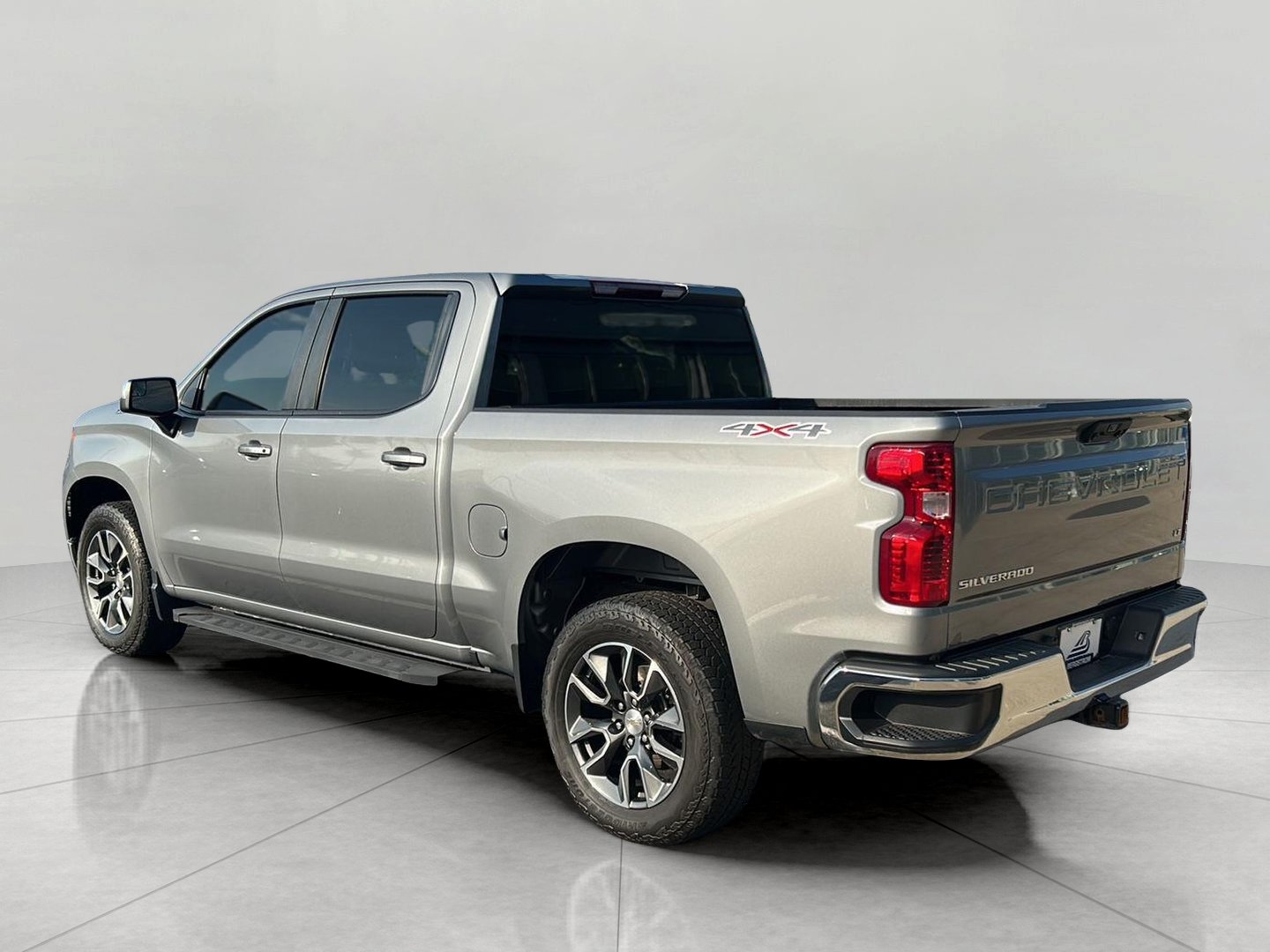 Used 2024 Chevrolet Silverado 1500 LT AWD/4WD image 5