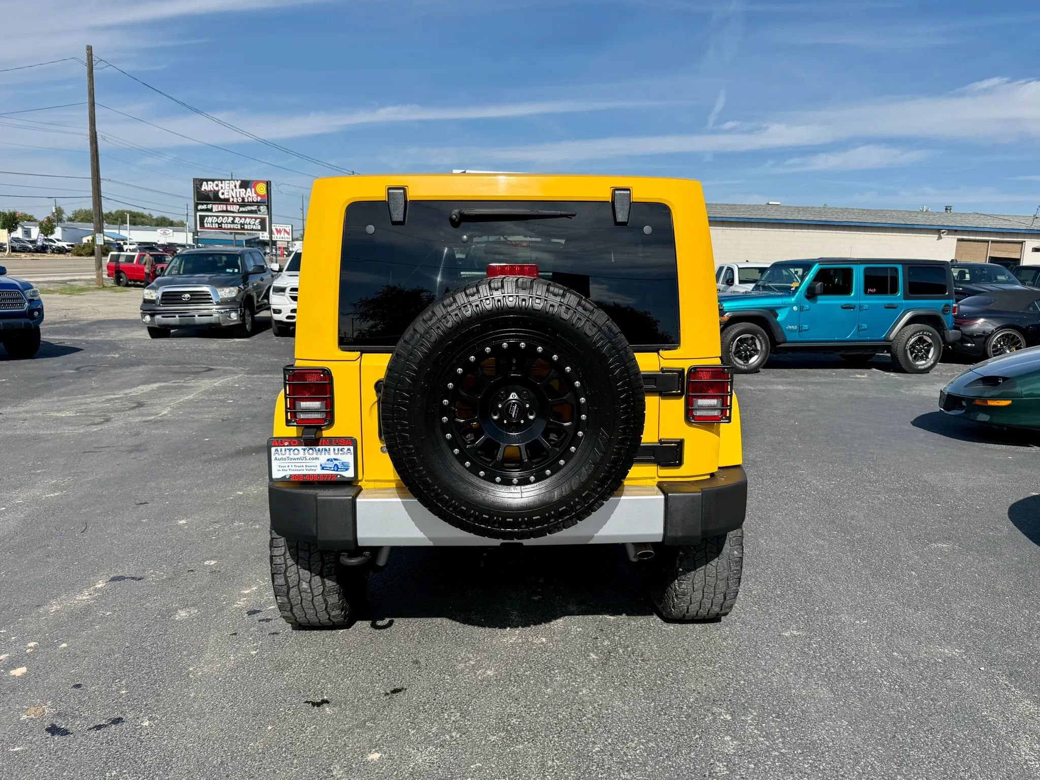 Used 2015 Jeep Wrangler Unlimited Sahara w/ Connectivity Group AWD/4WD image 4