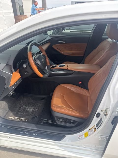 Used 2020 Toyota Avalon Limited w/ Advanced Safety Package FWD image 3