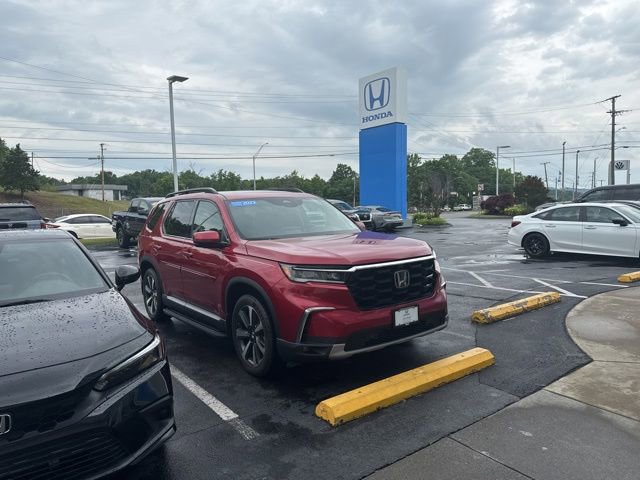 Used 2023 Honda Pilot Elite image 3