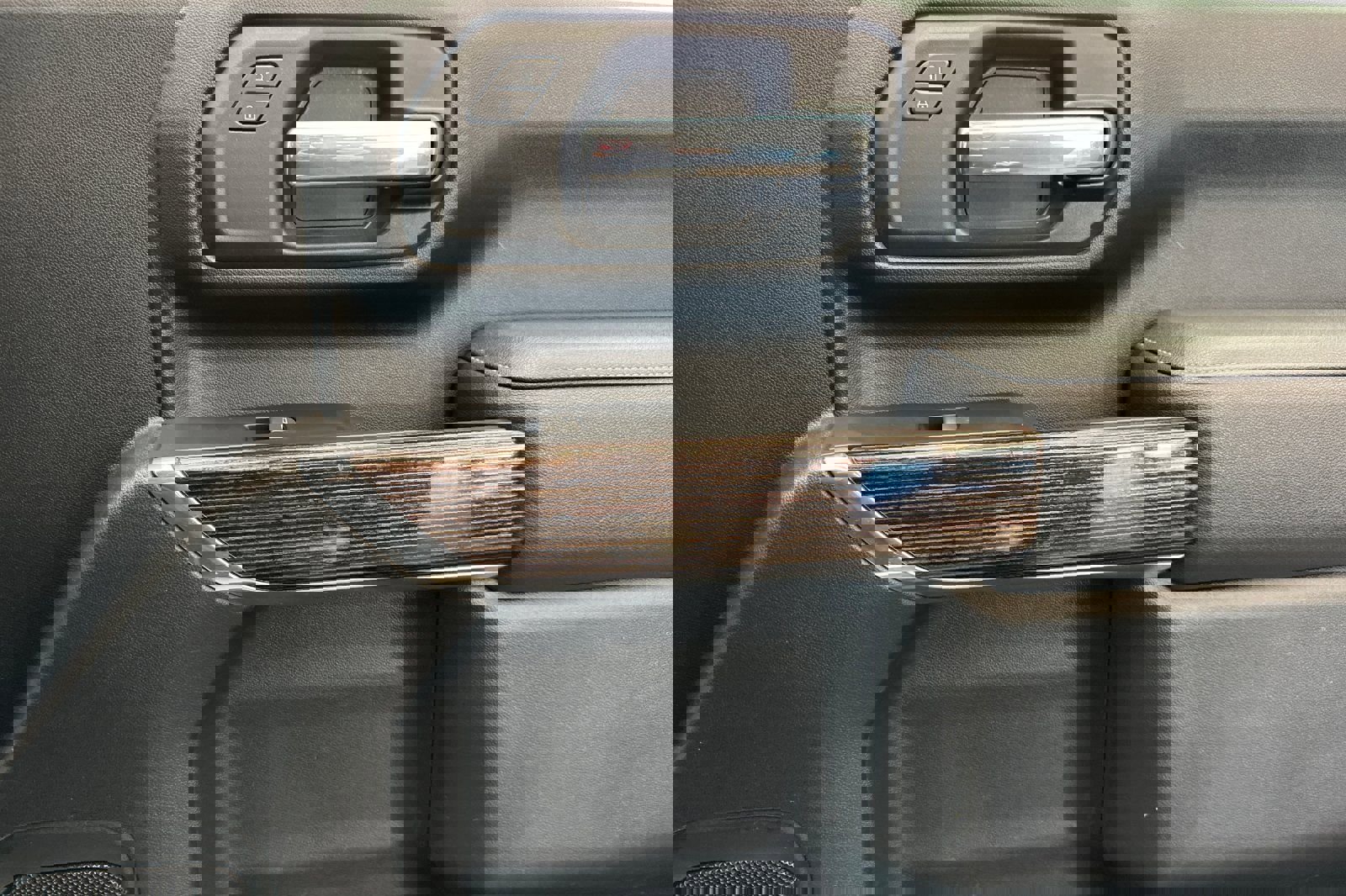 Used 2024 GMC Sierra 3500 SLE w/ SLE Convenience Package image 17