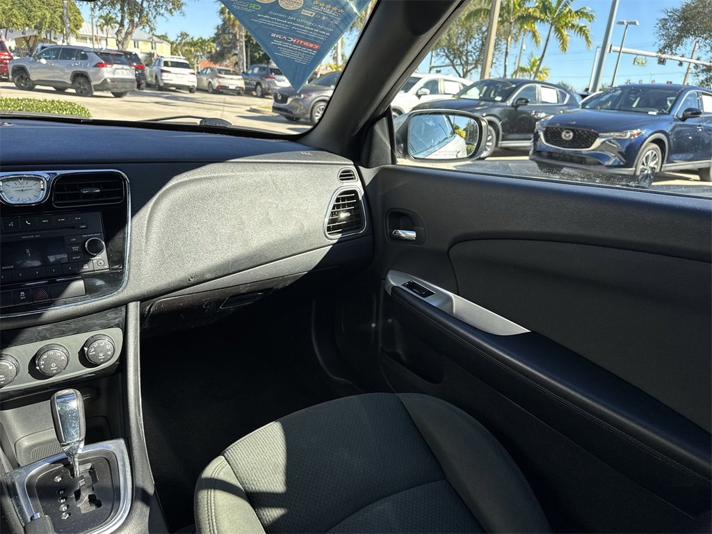 Used 2011 Chrysler 200 Touring image 16