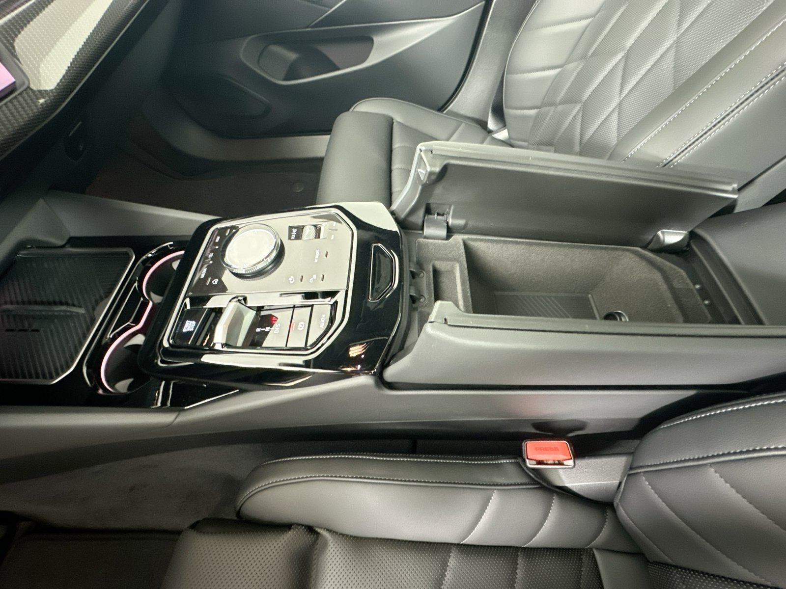 New 2027 BMW 550e xDrive AWD/4WD image 29