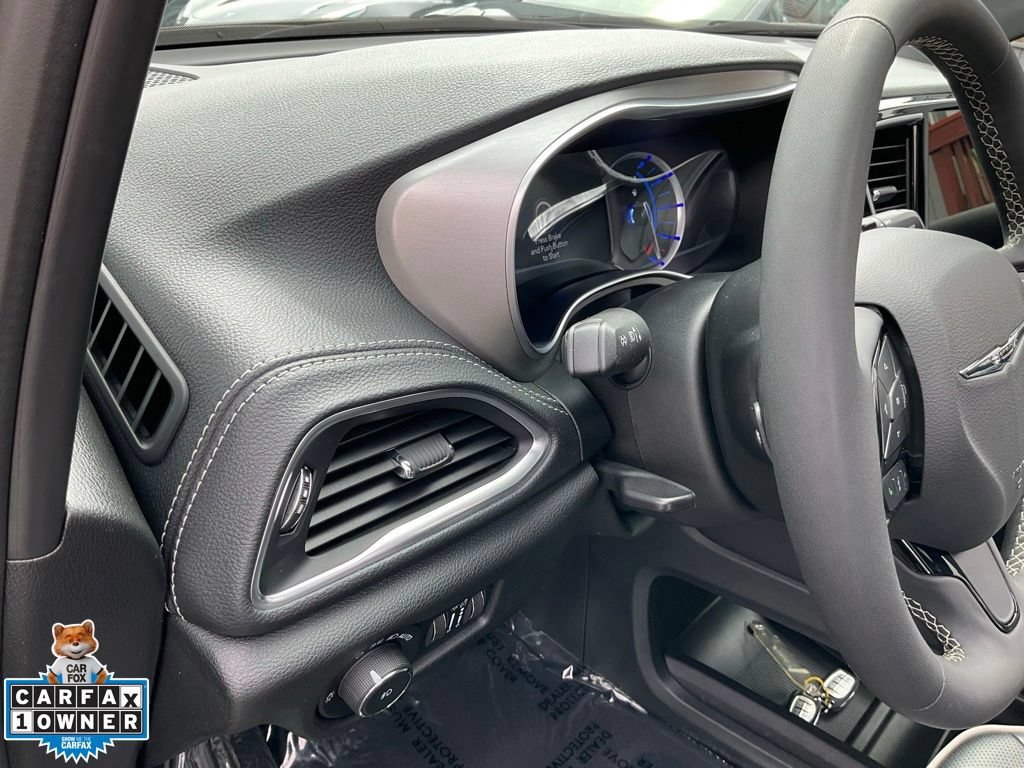 Used 2023 Chrysler Pacifica Limited w/ Uconnect Theater Family Group FWD image 20