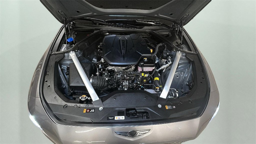 Used 2025 Genesis G70 2.5T image 19