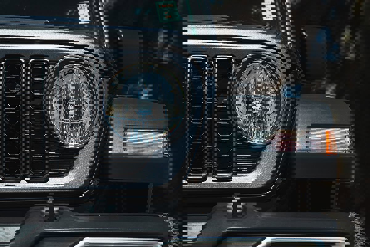 Used 2024 Jeep Gladiator Sport image 7