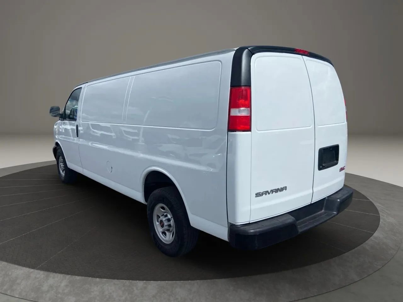 Used 2023 GMC Savana 2500 Extended w/ Driver Convenience Package image 4