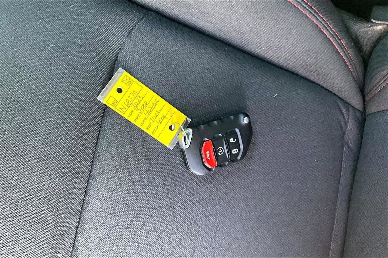 Used 2023 Jeep Gladiator Rubicon w/ LED Lighting Group image 33