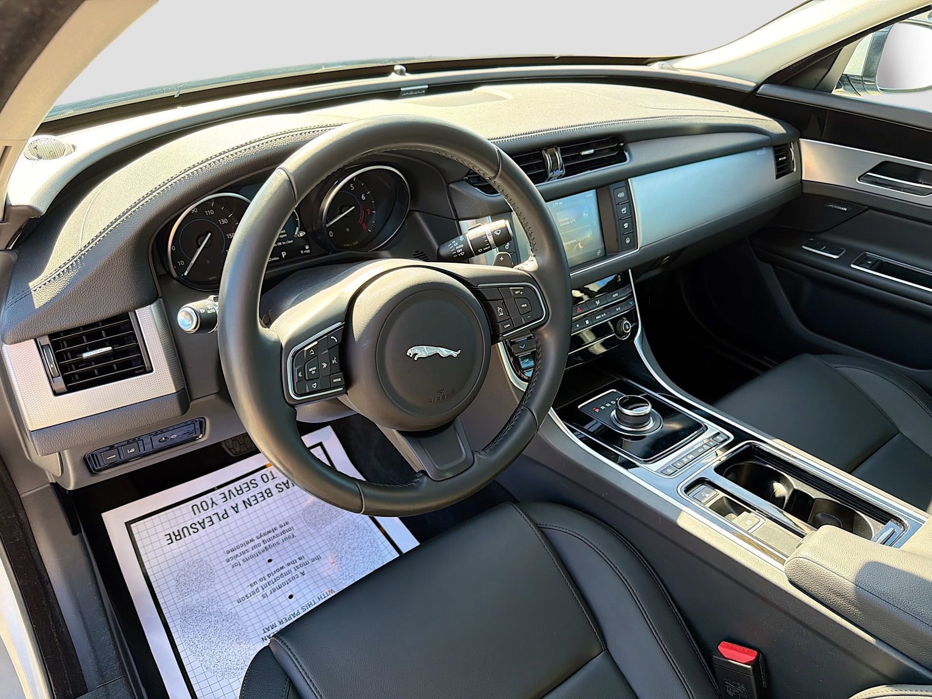Used 2018 Jaguar XF Premium image 25