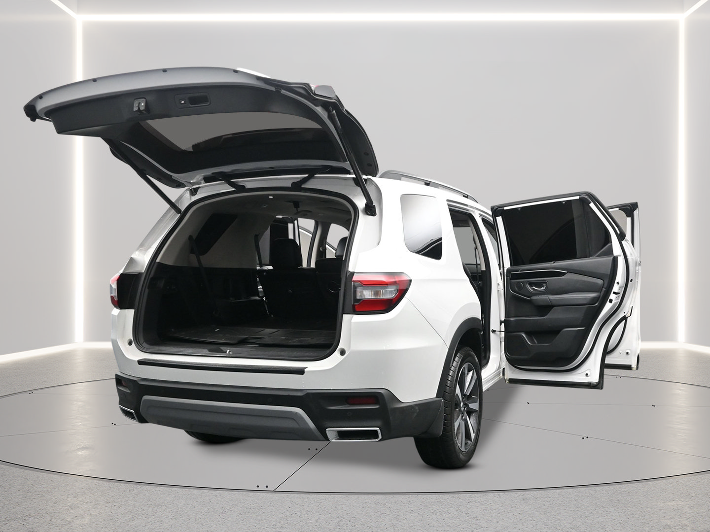 Used 2023 Honda Pilot Touring image 9
