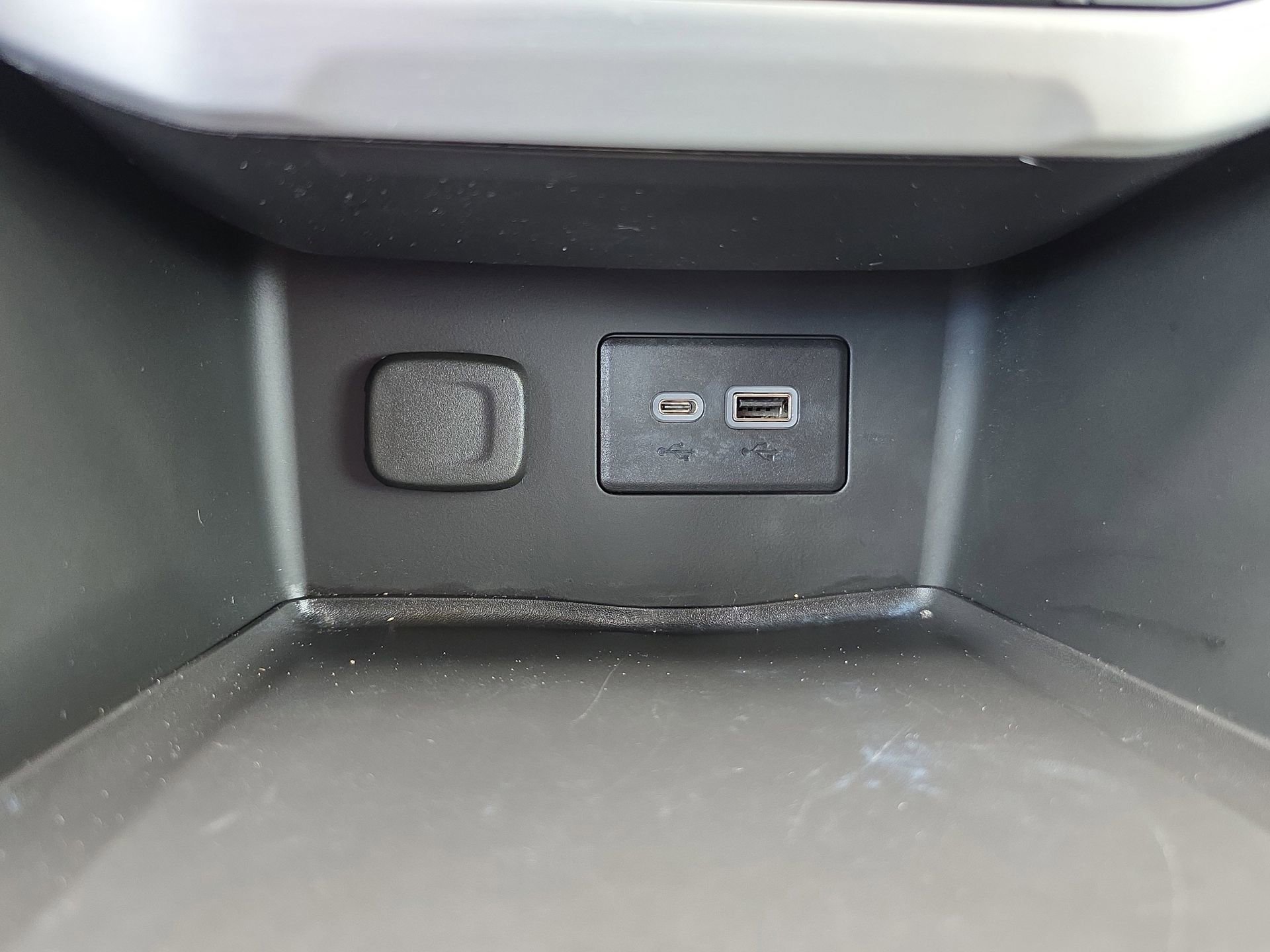 Used 2023 GMC Acadia SLE w/ Driver Convenience Package FWD image 24