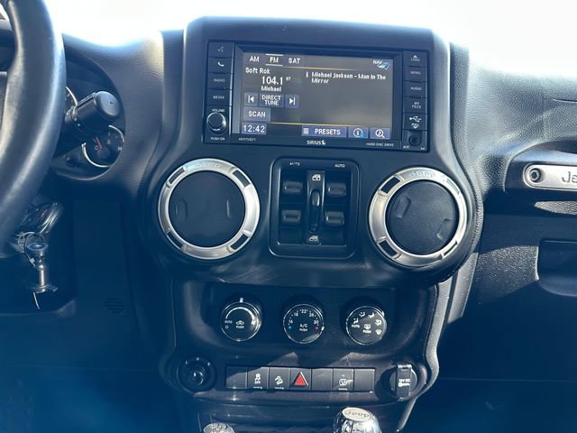 Used 2017 Jeep Wrangler Unlimited Sahara w/ Connectivity Group AWD/4WD image 19