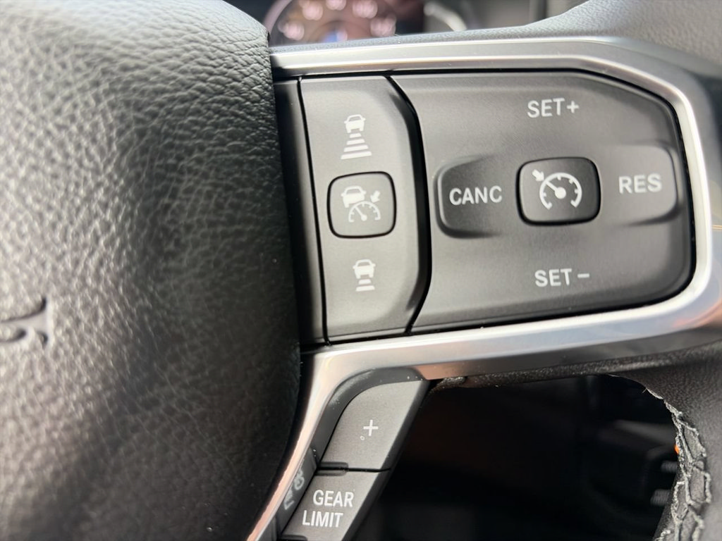 Used 2025 RAM 3500 Laramie AWD/4WD image 29