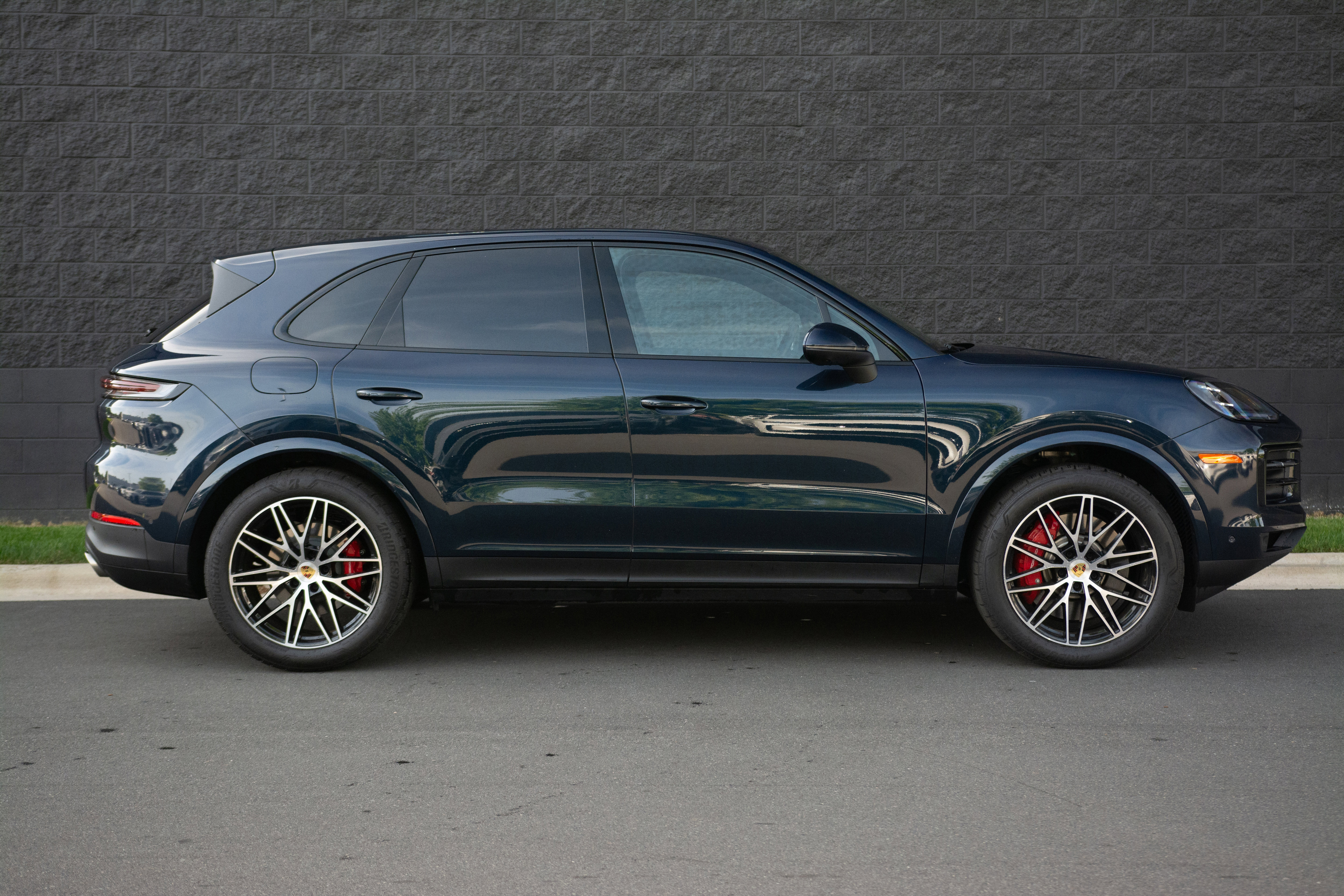 Certified 2025 Porsche Cayenne E-Hybrid image 8