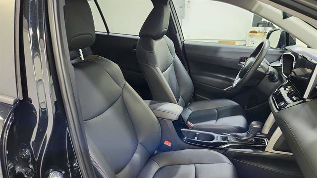 Used 2025 Toyota Corolla Cross XLE image 25