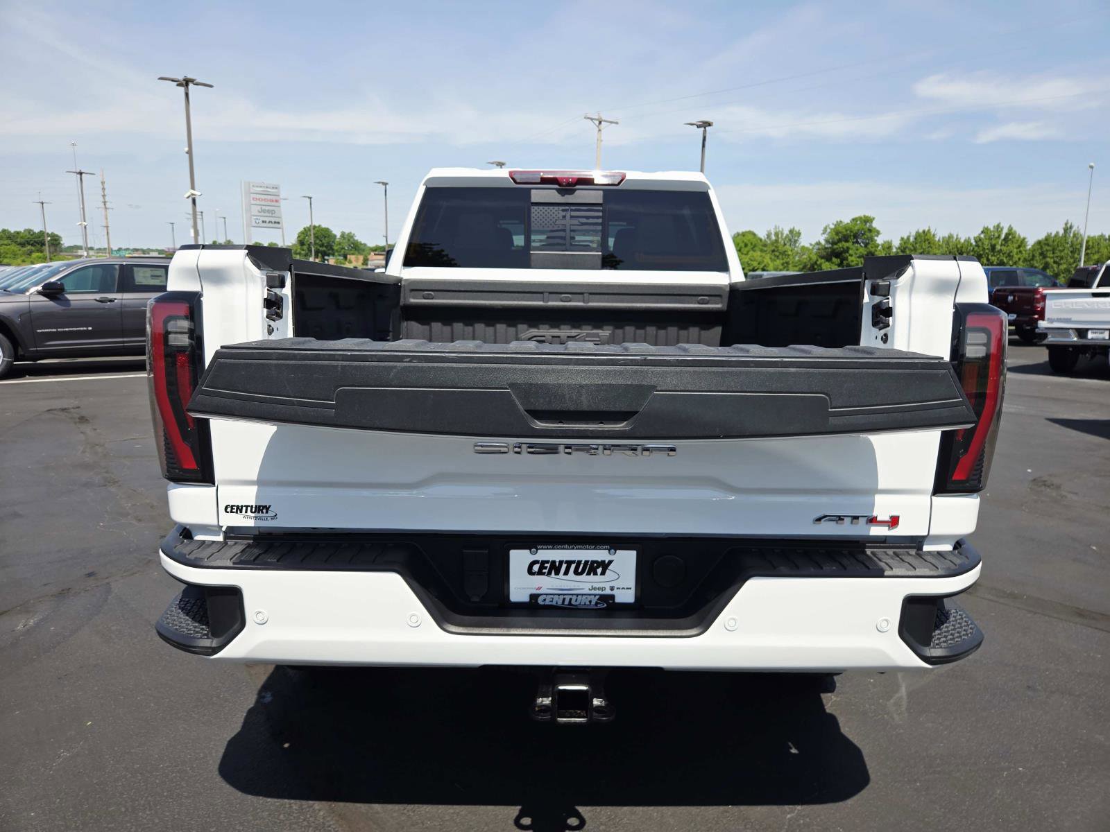 Used 2024 GMC Sierra 2500 AT4 w/ AT4 Premium Plus Package AWD/4WD image 17