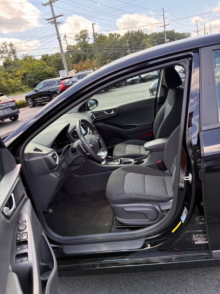 Used 2019 Hyundai Ioniq Plug-In Hybrid FWD image 25