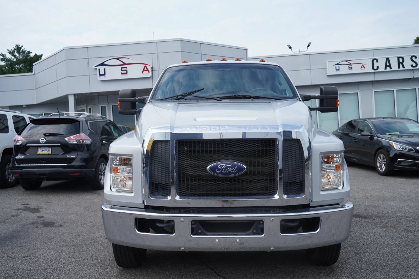 Used 2019 Ford F650 2WD Crew Cab Super Duty image 4