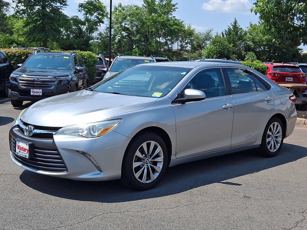 Used 2017 Toyota Camry XLE FWD image 3