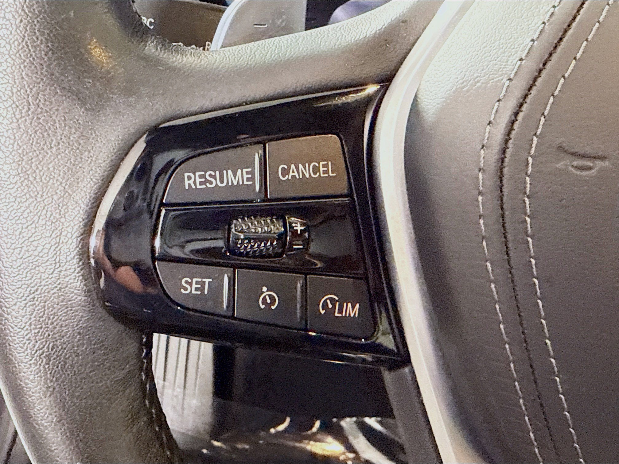 Used 2023 BMW 530e w/ Executive Package RWD image 14