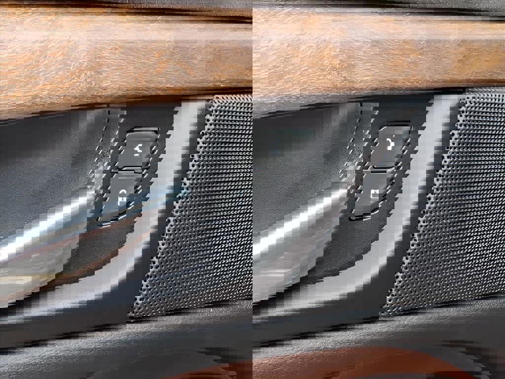 Used 2019 Cadillac Escalade Premium Luxury image 13