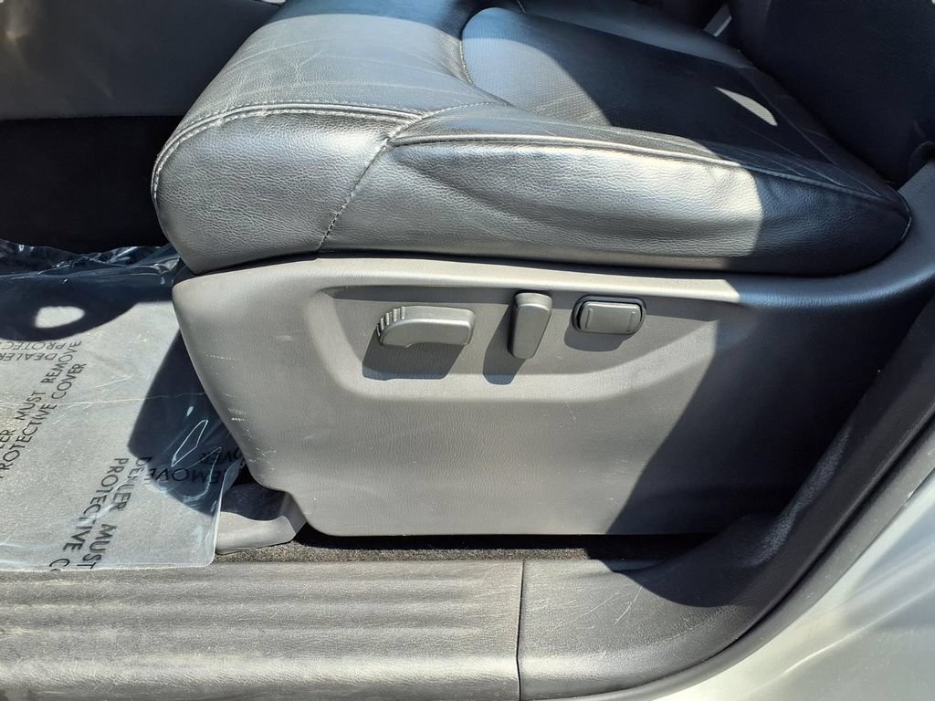 Used 2024 Nissan Armada SL w/ Captain's Chairs Package AWD/4WD image 21