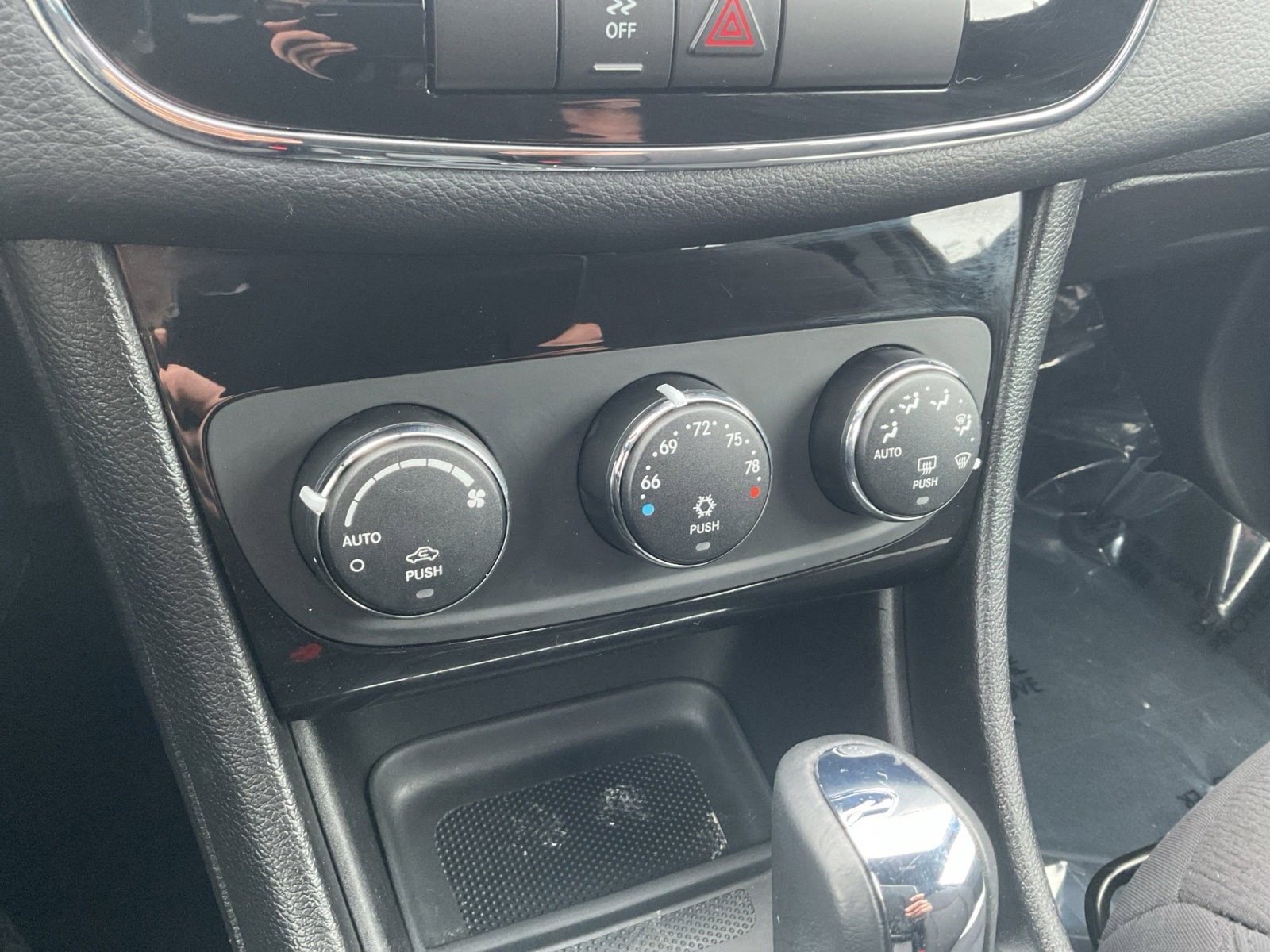 Used 2013 Chrysler 200 Touring image 20