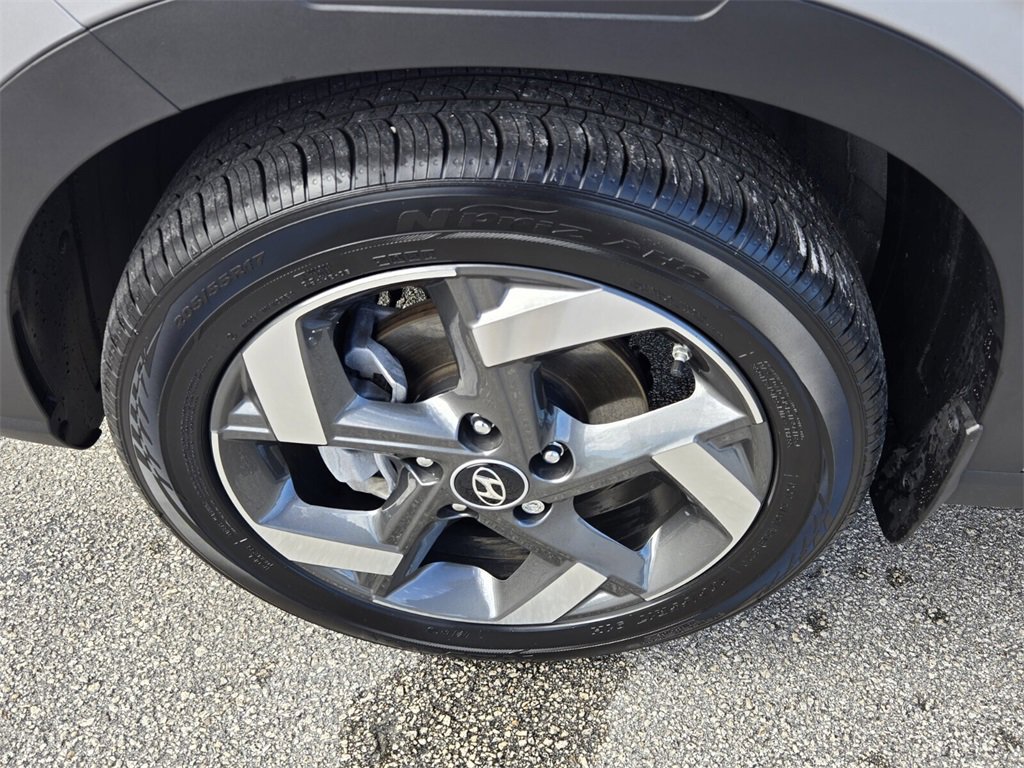 Certified 2025 Hyundai Venue SEL image 10