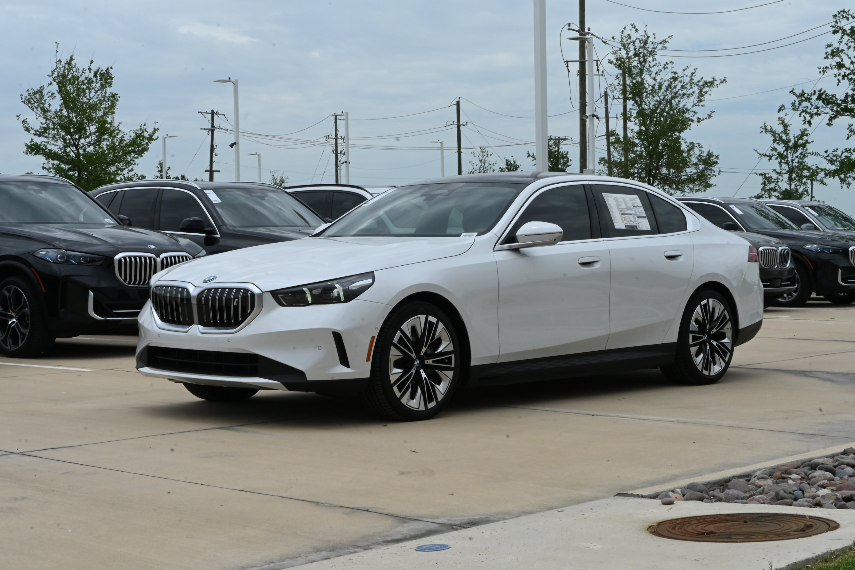 New 2027 BMW i5 eDrive40 RWD image 3