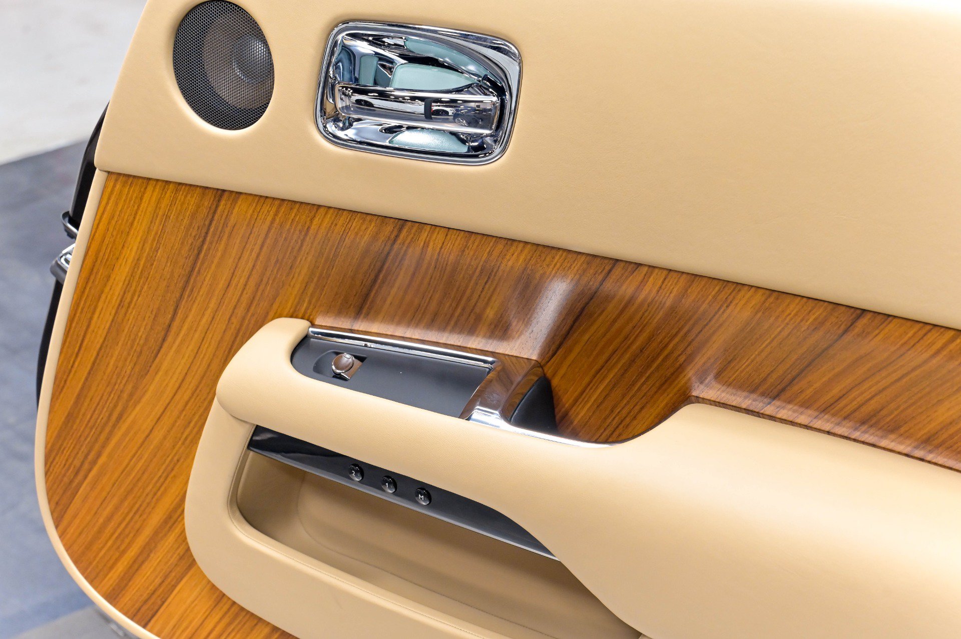 Used 2014 Rolls-Royce Wraith RWD image 26