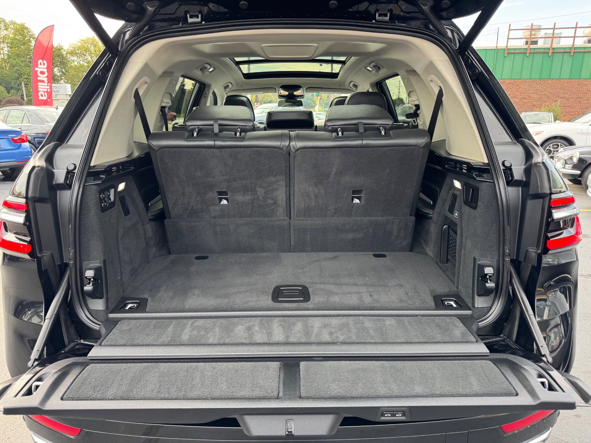 Used 2023 BMW X7 xDrive40i image 11