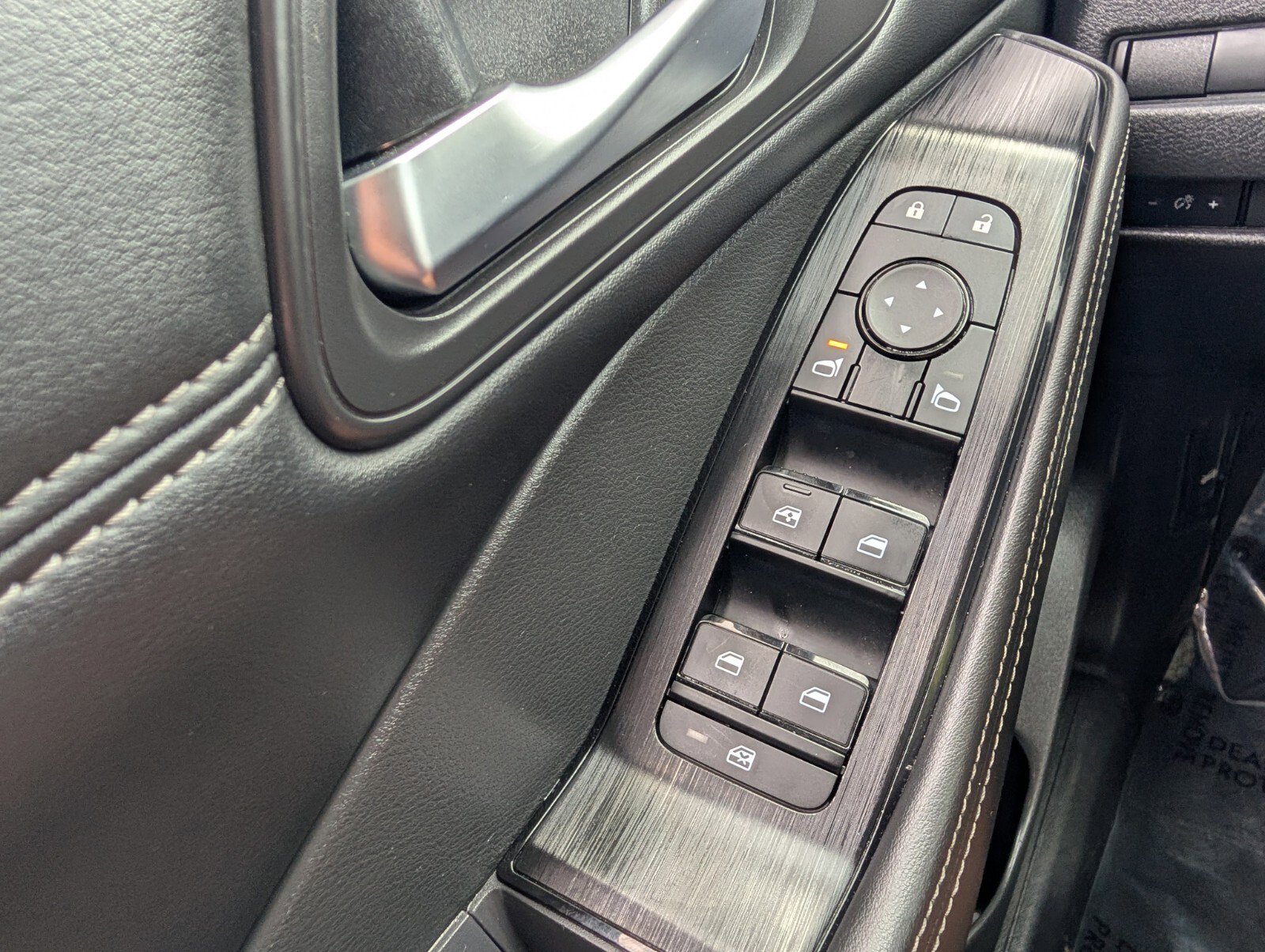 Used 2022 Nissan Rogue SV w/ SV Premium Package image 35